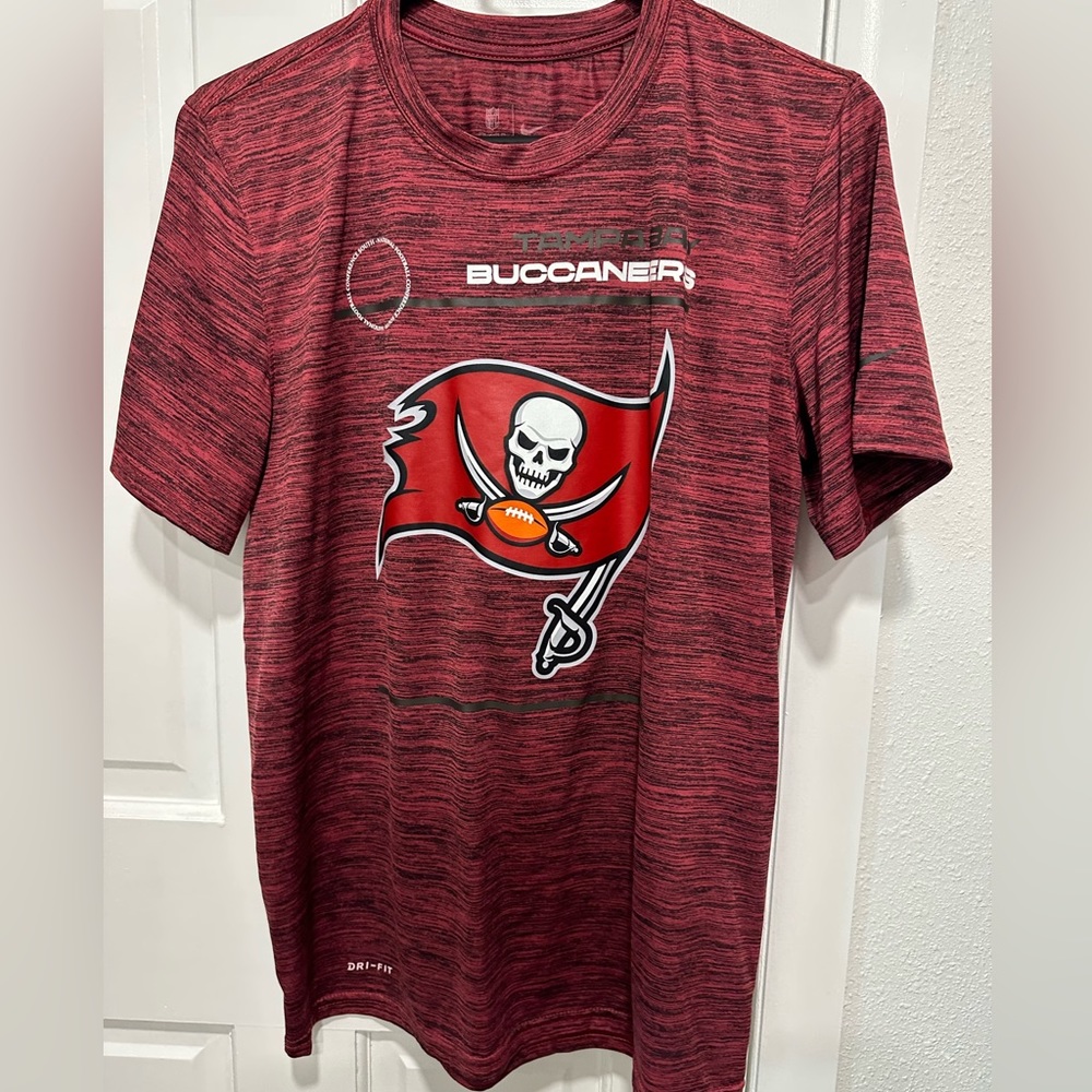 4/$25 Nike Dri-Fit NFL Buccaneers t-shirt in red. Unisex size small.